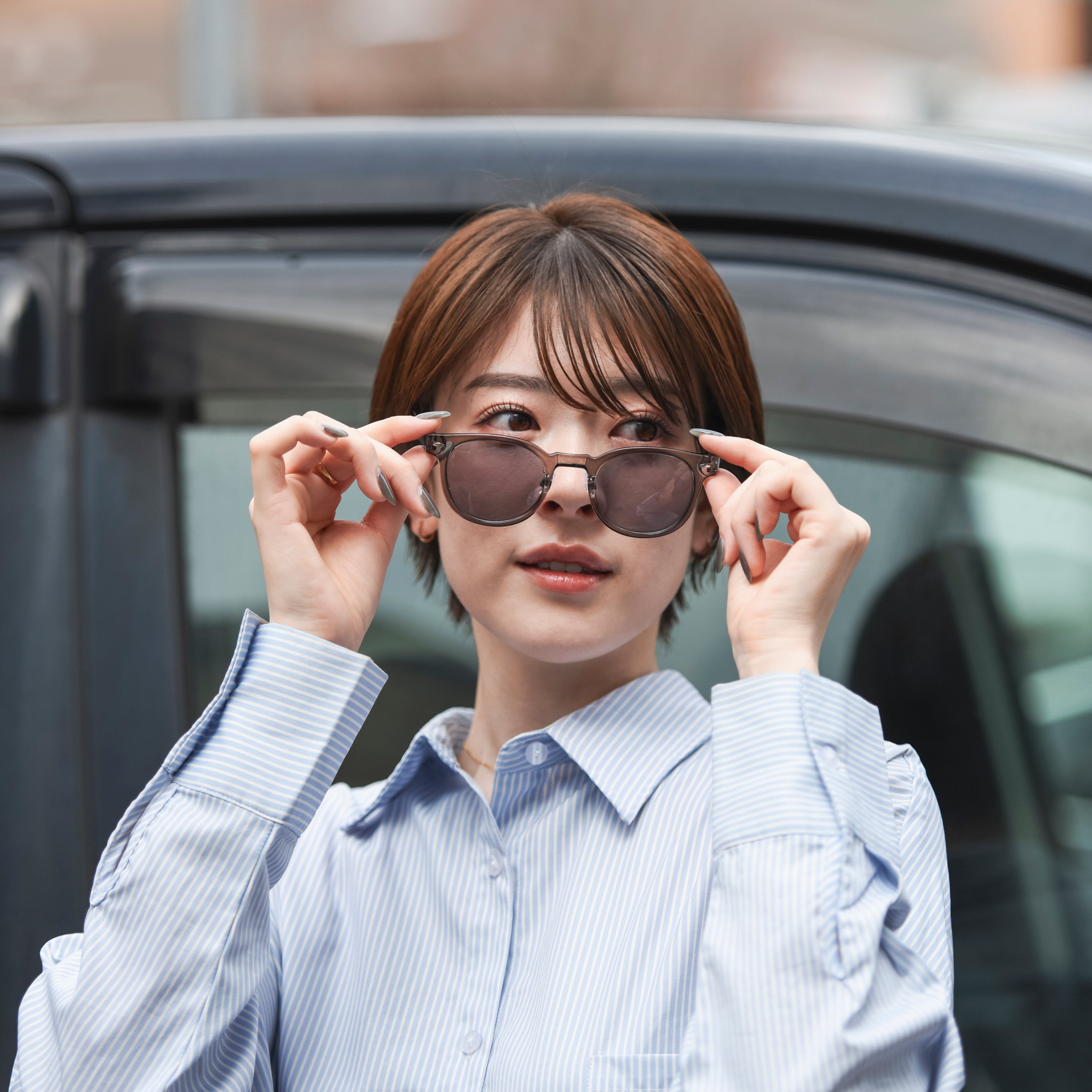 偏光調光グラス｜まぶしさを抑えて、クリアな視界で旅を